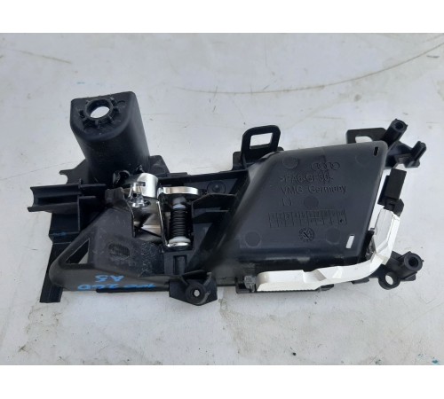 Ручка двери (задняя левая внутренняя)