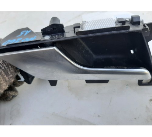 Ручка двери (задняя левая внутренняя)