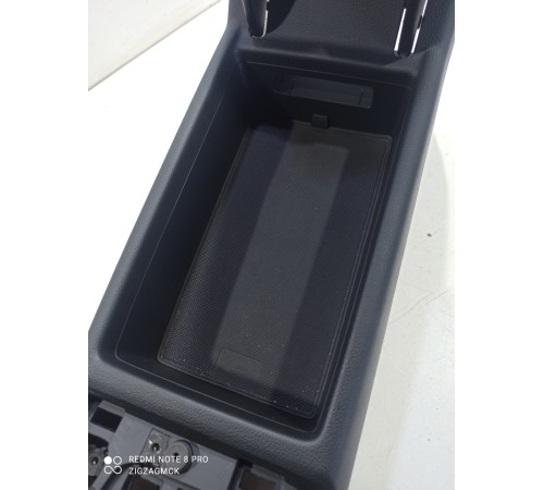 Центральная консоль с подлокотником