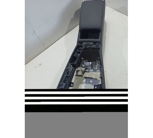 Центральная консоль с подлокотником