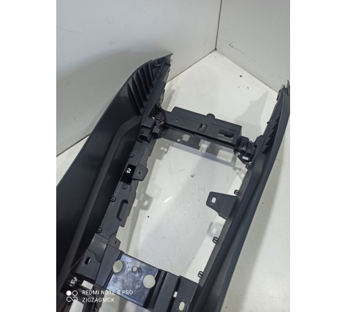 Центральная консоль с подлокотником