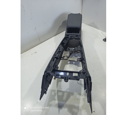 Центральная консоль с подлокотником