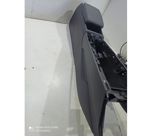 Центральная консоль с подлокотником