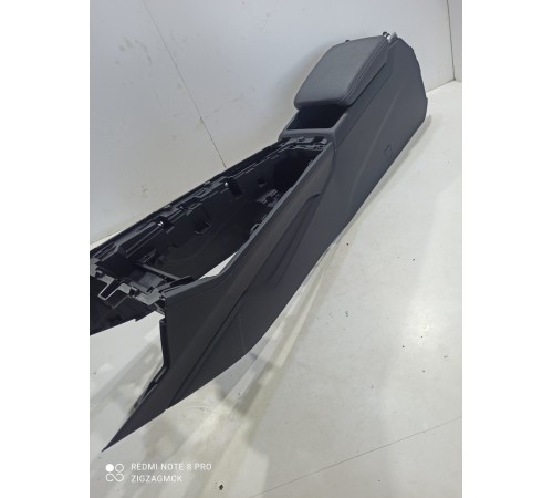 Центральная консоль с подлокотником