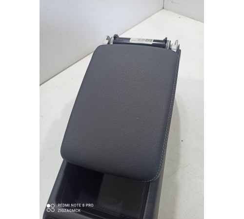 Центральная консоль с подлокотником