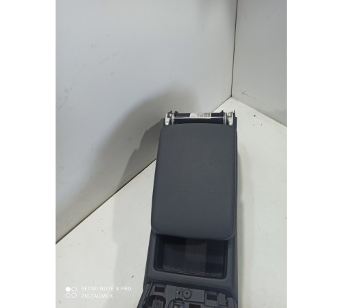 Центральная консоль с подлокотником