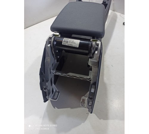 Центральная консоль с подлокотником