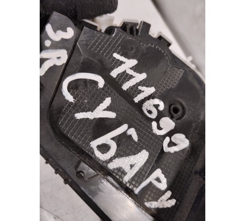 Замок двери (задний правый)