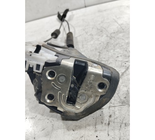 Замок двери (задний правый)