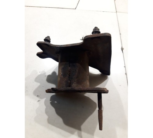 Кронштейн(крепление) усилителя заднего бампера правый