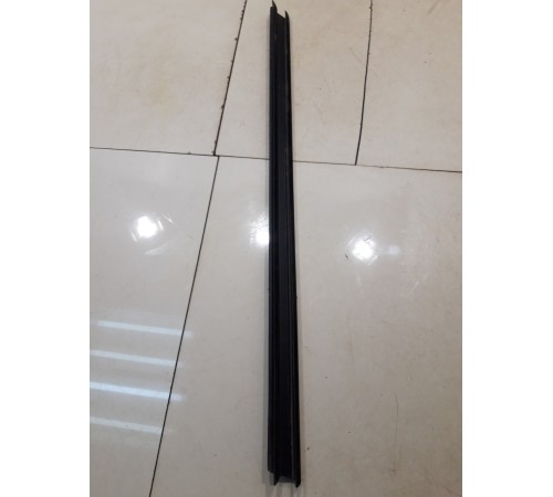 Уплотнитель стекла передний левый внутренний