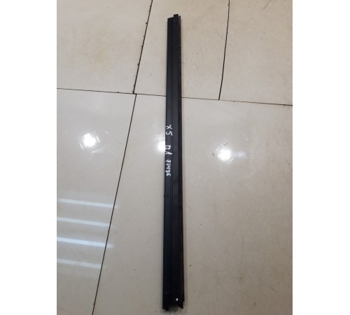 Уплотнитель стекла передний левый внутренний