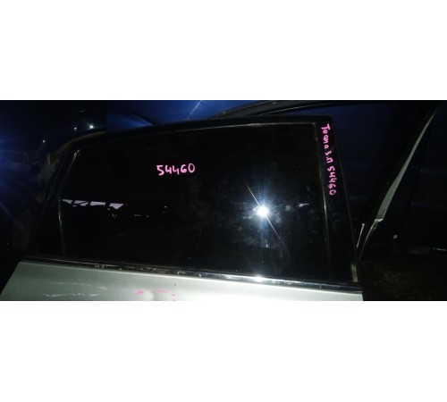 Стекло двери (заднее, правое)