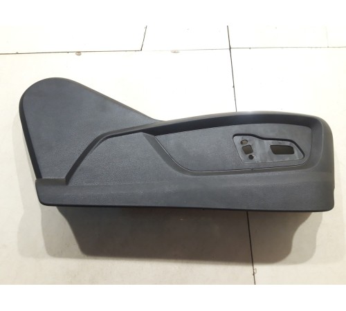 Накладка сиденья передняя правая боковая