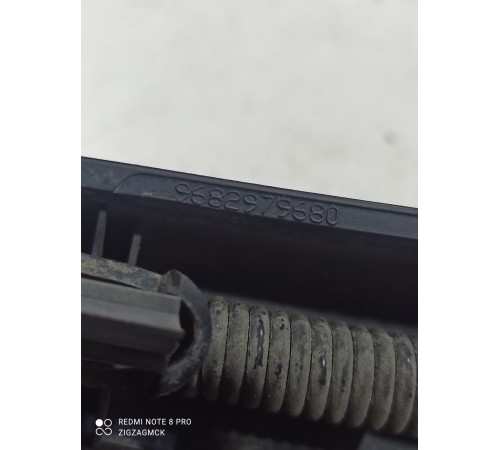 Поводок крышки багажника