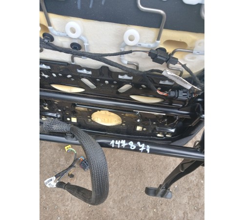 Сиденье переднее левое