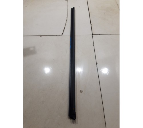 Уплотнитель стекла (передний правый внутренний)