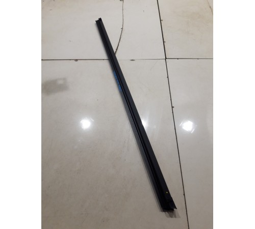 Уплотнитель стекла (передний правый внутренний)