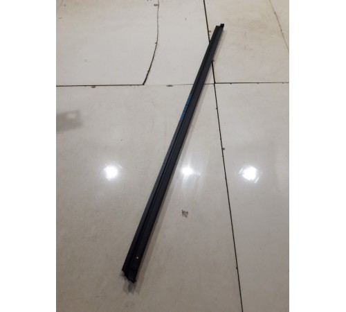 Уплотнитель стекла (передний правый внутренний)