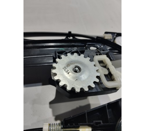 Стеклоподъемник (задний левый)