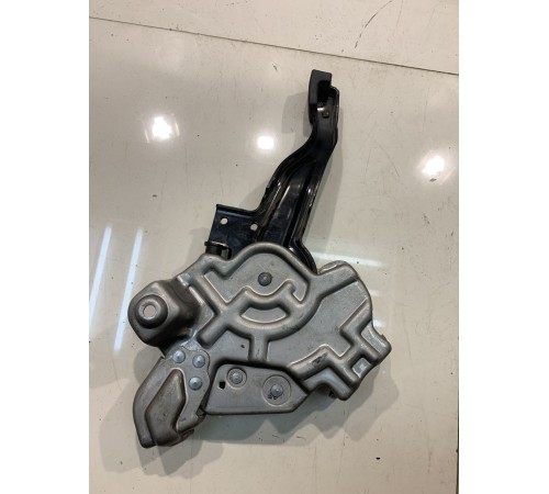 Педаль ручного тормоза