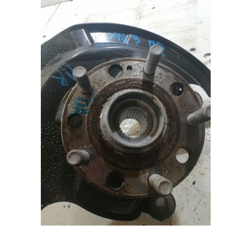 Кулак поворотный передний правый