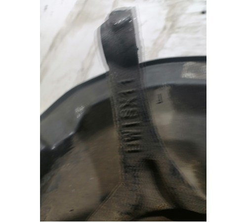 Кулак поворотный передний правый