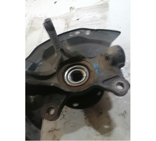 Кулак поворотный передний правый