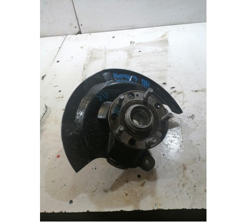 Кулак поворотный передний правый