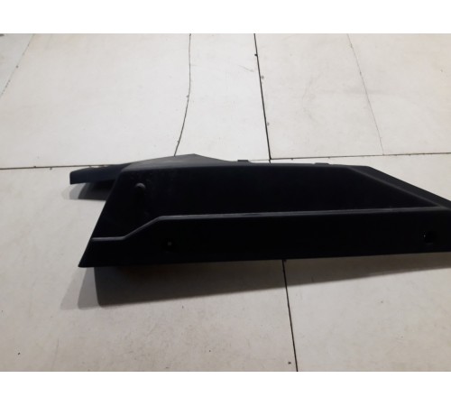 Накладка стойки (задняя правая)