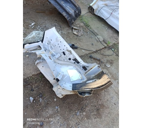 Стойка передняя правая