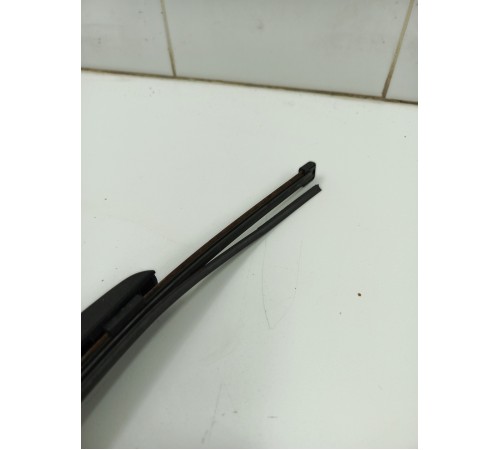 Поводок стеклоочистителя задний