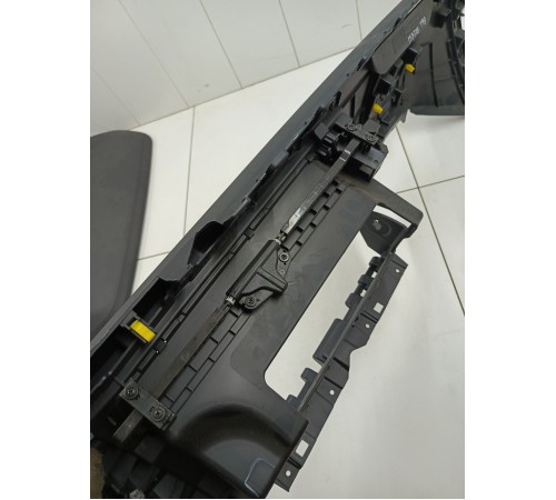 Накладка торпедо правая под бардачок