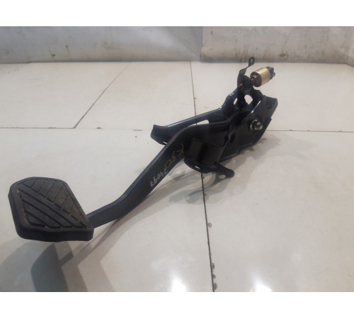 Педаль тормоза/сцепления