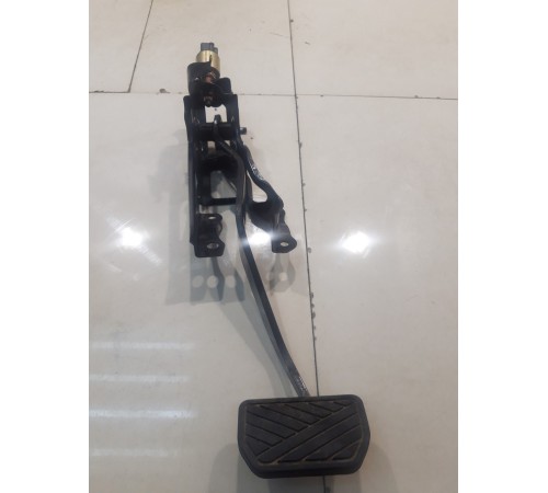 Педаль тормоза/сцепления