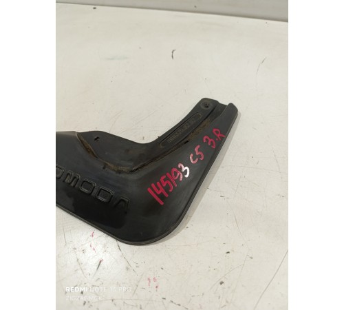 Брызговик задний правый