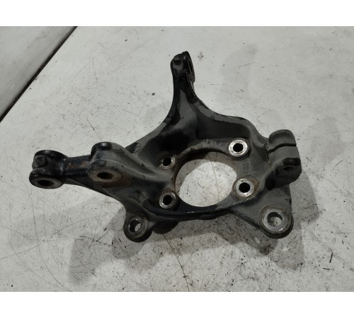 Кулак поворотный передний правый