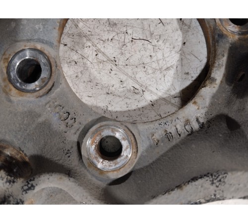 Кулак поворотный передний правый