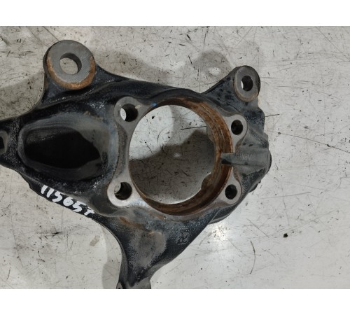 Кулак поворотный передний правый