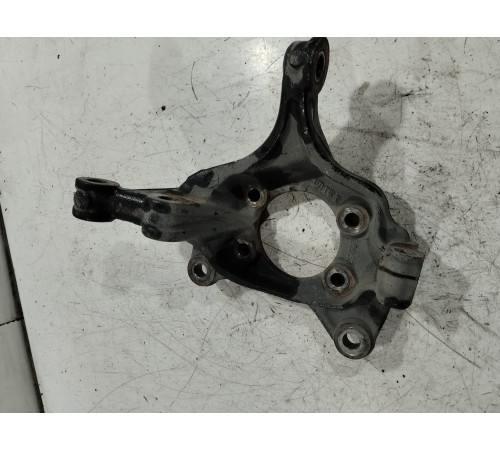 Кулак поворотный передний правый