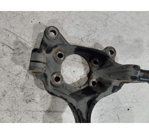 Кулак поворотный передний правый