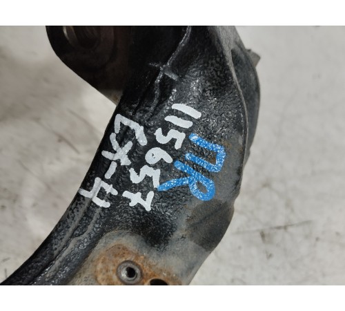 Кулак поворотный передний правый