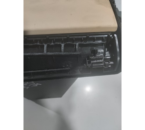 Подлокотник центральной консоли