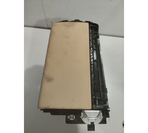 Подлокотник центральной консоли