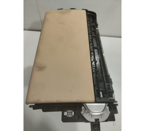 Подлокотник центральной консоли