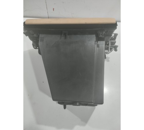 Подлокотник центральной консоли