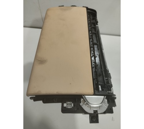 Подлокотник центральной консоли