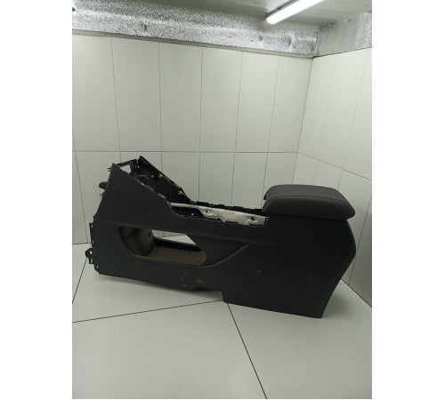 Центральная консоль с подлокотником