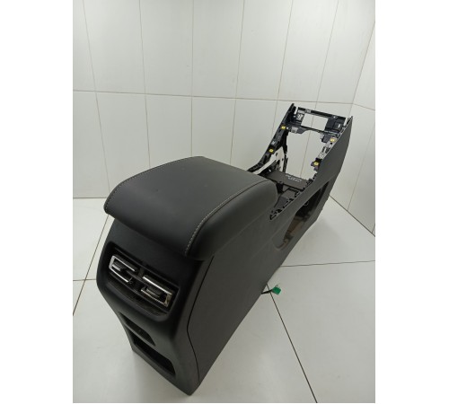 Центральная консоль с подлокотником