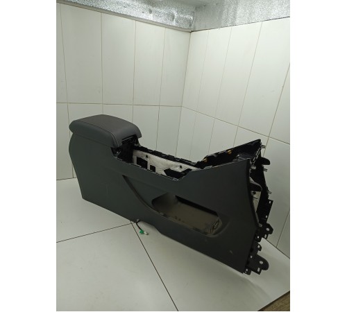 Центральная консоль с подлокотником